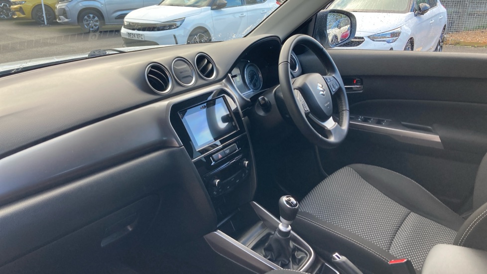 Suzuki Vitara 1.4 Boosterjet 48V Hybrid SZ-T 5dr Petrol Estate - Image 9