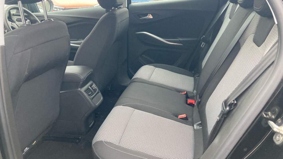 Vauxhall Grandland X 1.2 Turbo SE 5dr Petrol Hatchback - Image 16