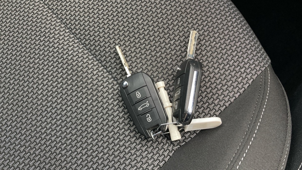 Vauxhall Grandland X 1.2 Turbo SE 5dr Petrol Hatchback - Image 20