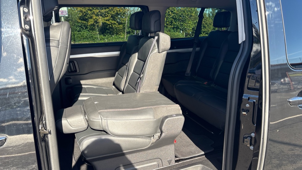 Vauxhall Vivaro Life 100kW Ultimate L 50kWh 5dr Auto Electric Estate - Image 22