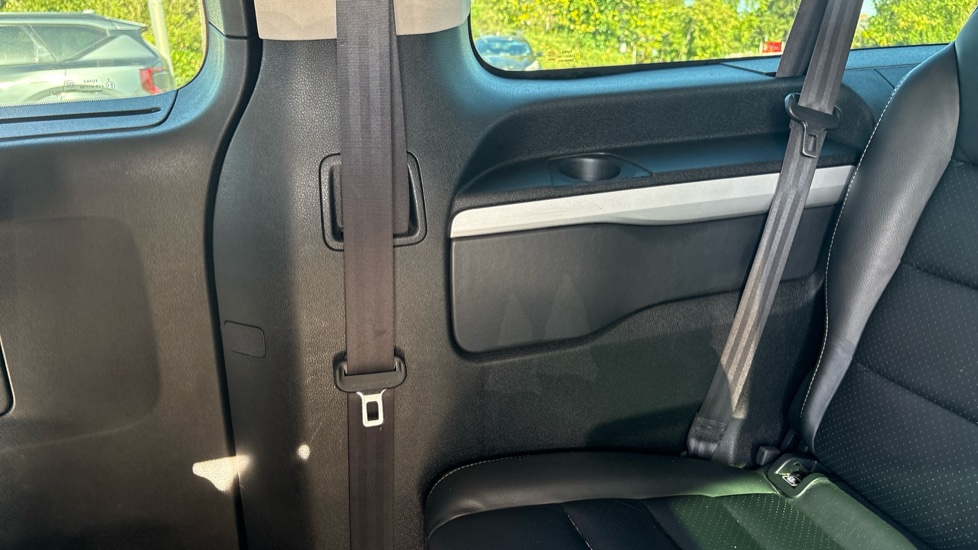 Vauxhall Vivaro Life 100kW Ultimate L 50kWh 5dr Auto Electric Estate - Image 27