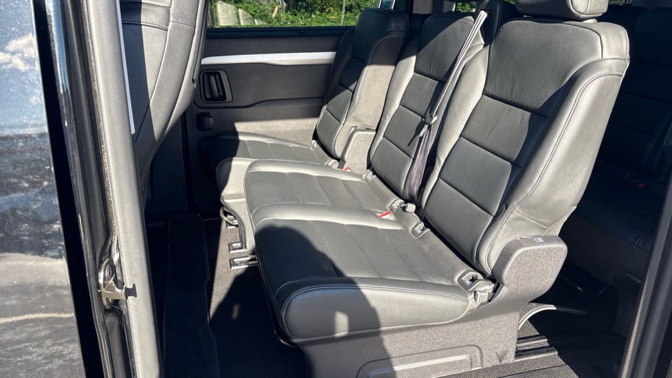 Vauxhall Vivaro Life 100kW Ultimate L 50kWh 5dr Auto Electric Estate - Image 30