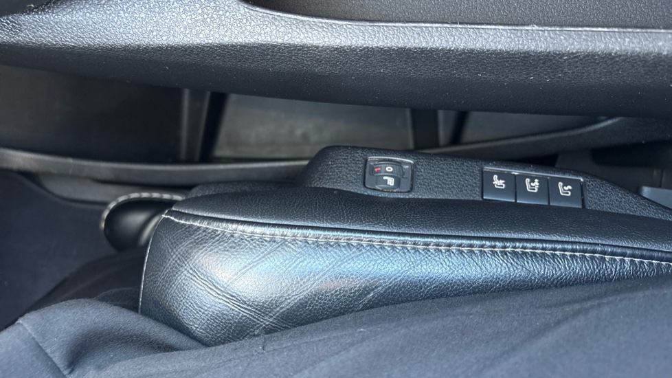 Vauxhall Vivaro Life 100kW Ultimate L 50kWh 5dr Auto Electric Estate - Image 36