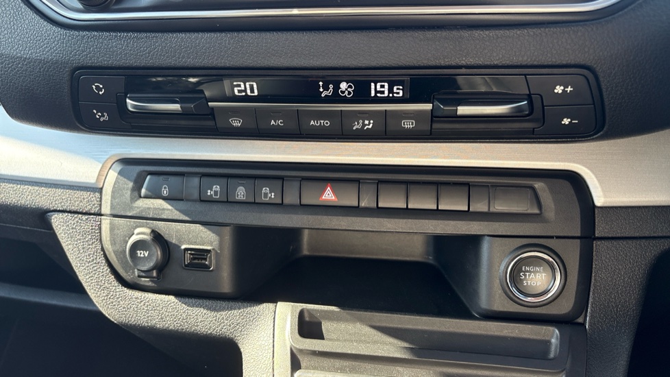 Vauxhall Vivaro Life 100kW Ultimate L 50kWh 5dr Auto Electric Estate - Image 38