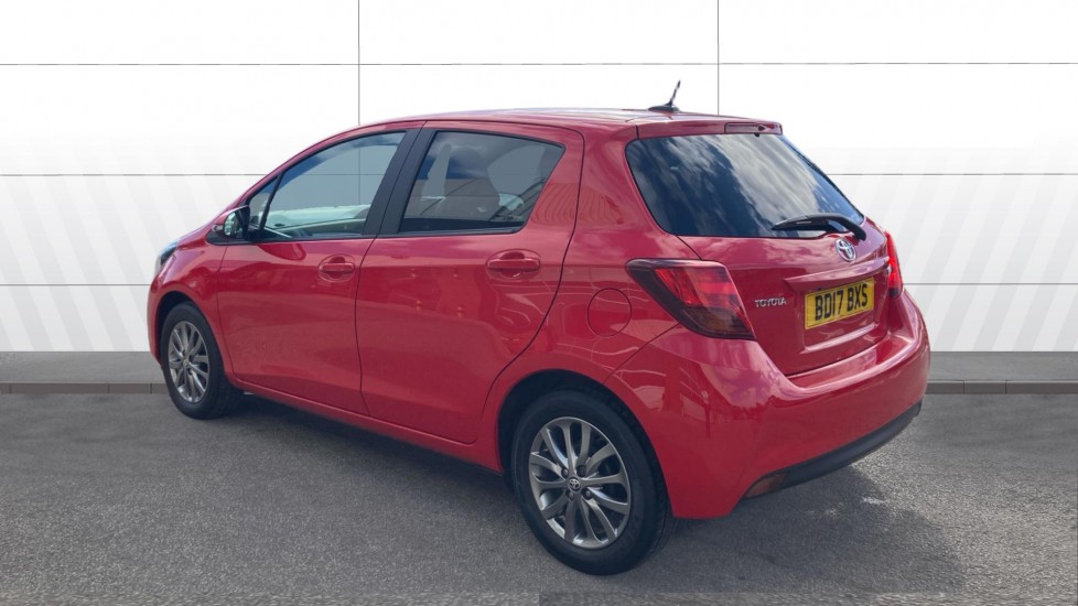 Toyota Yaris 1.33 VVT-i Icon 5dr Petrol Hatchback - Image 2