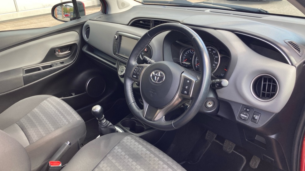 Toyota Yaris 1.33 VVT-i Icon 5dr Petrol Hatchback - Image 11
