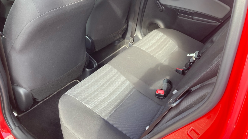 Toyota Yaris 1.33 VVT-i Icon 5dr Petrol Hatchback - Image 16