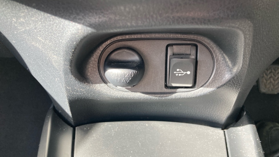 Toyota Yaris 1.33 VVT-i Icon 5dr Petrol Hatchback - Image 30