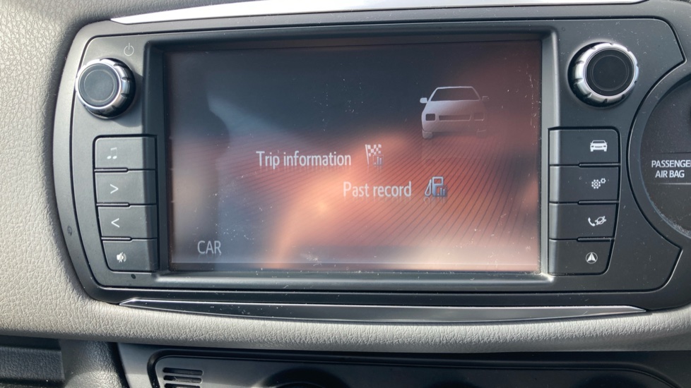 Toyota Yaris 1.33 VVT-i Icon 5dr Petrol Hatchback - Image 32