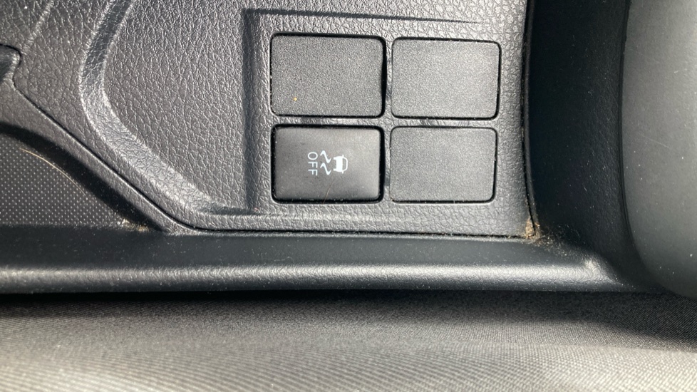 Toyota Yaris 1.33 VVT-i Icon 5dr Petrol Hatchback - Image 34
