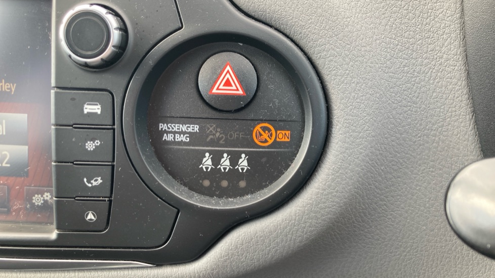 Toyota Yaris 1.33 VVT-i Icon 5dr Petrol Hatchback - Image 38