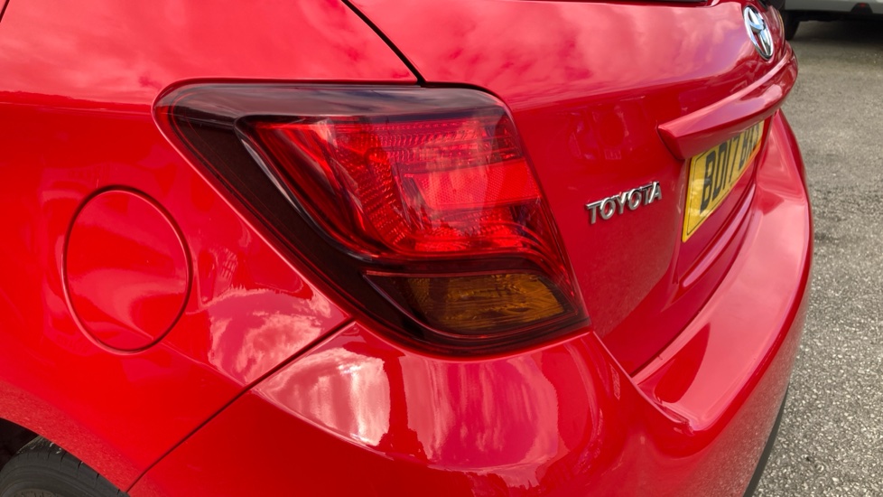 Toyota Yaris 1.33 VVT-i Icon 5dr Petrol Hatchback - Image 41