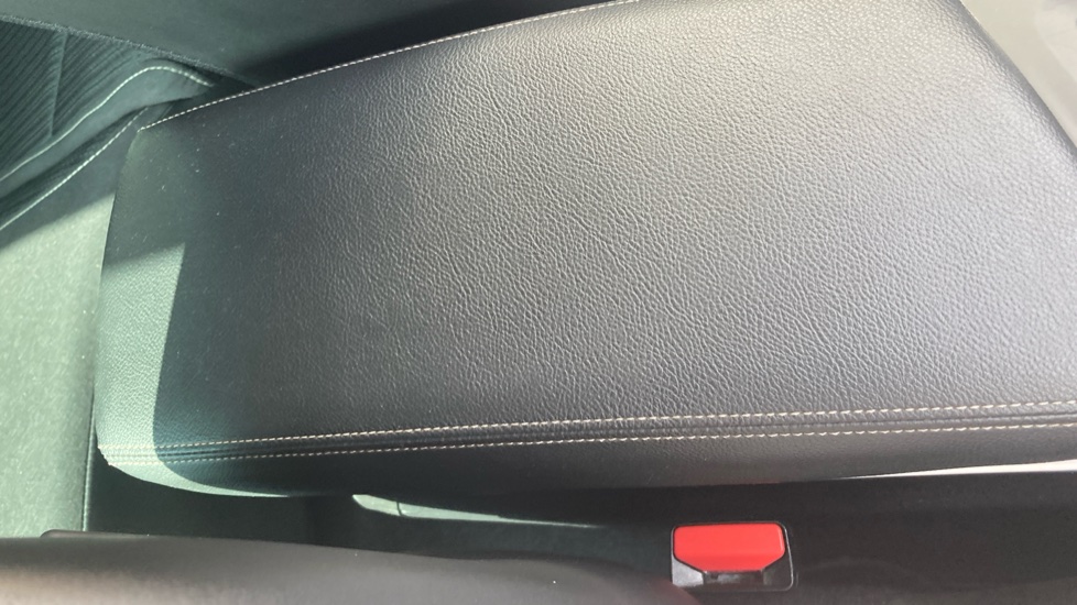Renault Megane 1.3 TCE Iconic 5dr Petrol Hatchback - Image 37