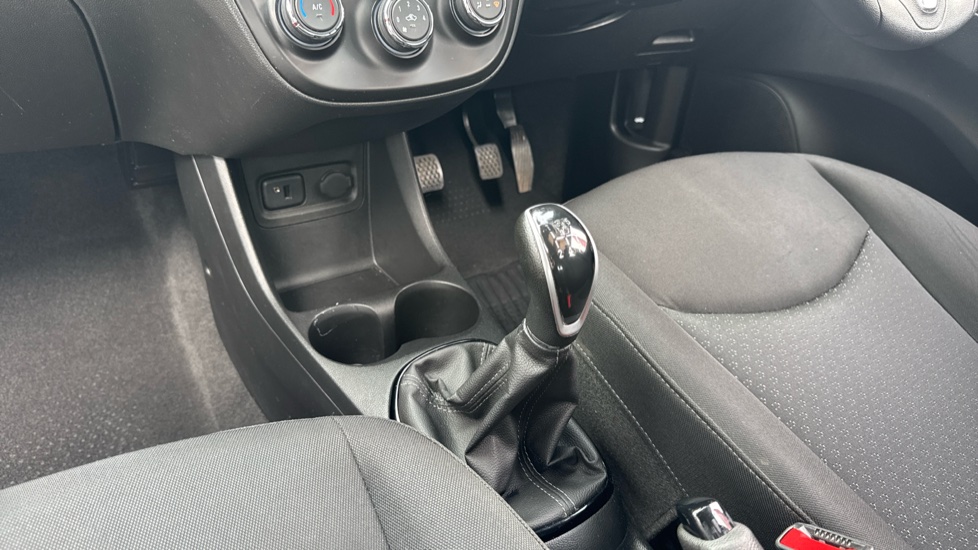 Vauxhall Viva 1.0 SE 5dr [A/C] Petrol Hatchback - Image 13