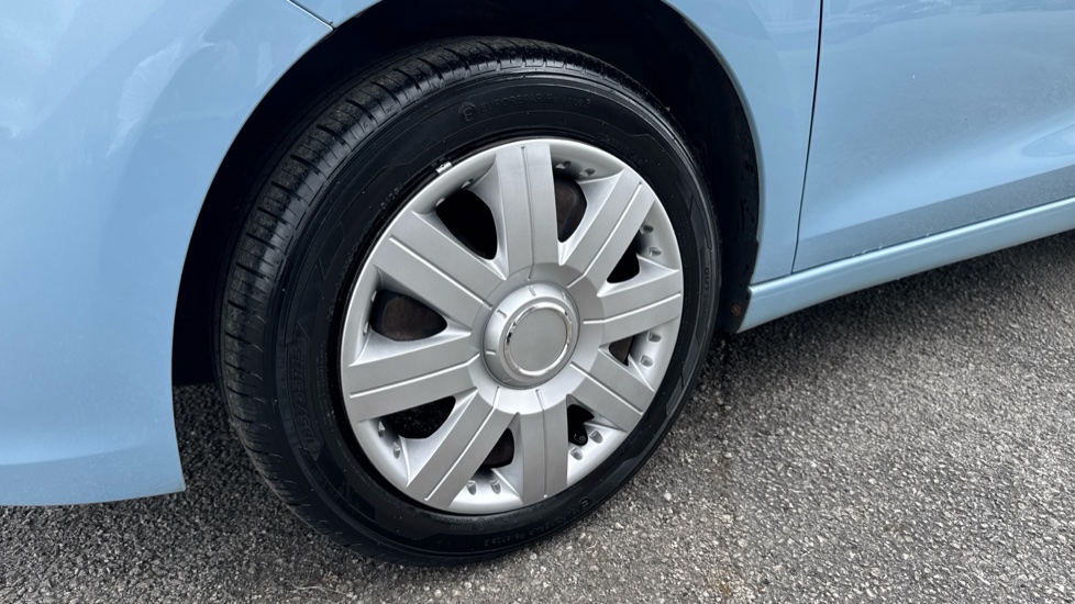Vauxhall Viva 1.0 SE 5dr [A/C] Petrol Hatchback - Image 22
