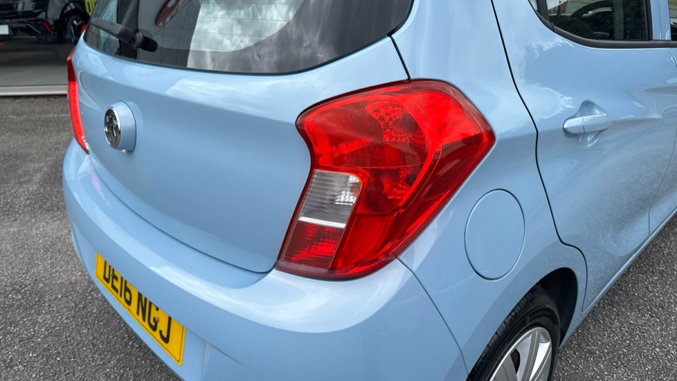Vauxhall Viva 1.0 SE 5dr [A/C] Petrol Hatchback - Image 26