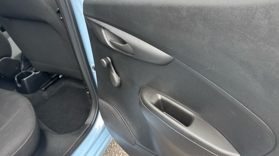 Vauxhall Viva 1.0 SE 5dr [A/C] Petrol Hatchback - Image 27