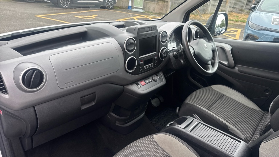 Peugeot Partner Tepee 1.6 BlueHDi 100 Outdoor 5dr ETG Diesel Estate - Image 9