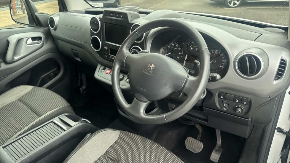 Peugeot Partner Tepee 1.6 BlueHDi 100 Outdoor 5dr ETG Diesel Estate - Image 11