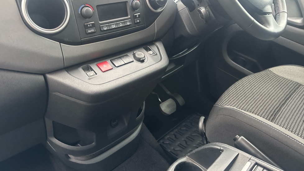 Peugeot Partner Tepee 1.6 BlueHDi 100 Outdoor 5dr ETG Diesel Estate - Image 13