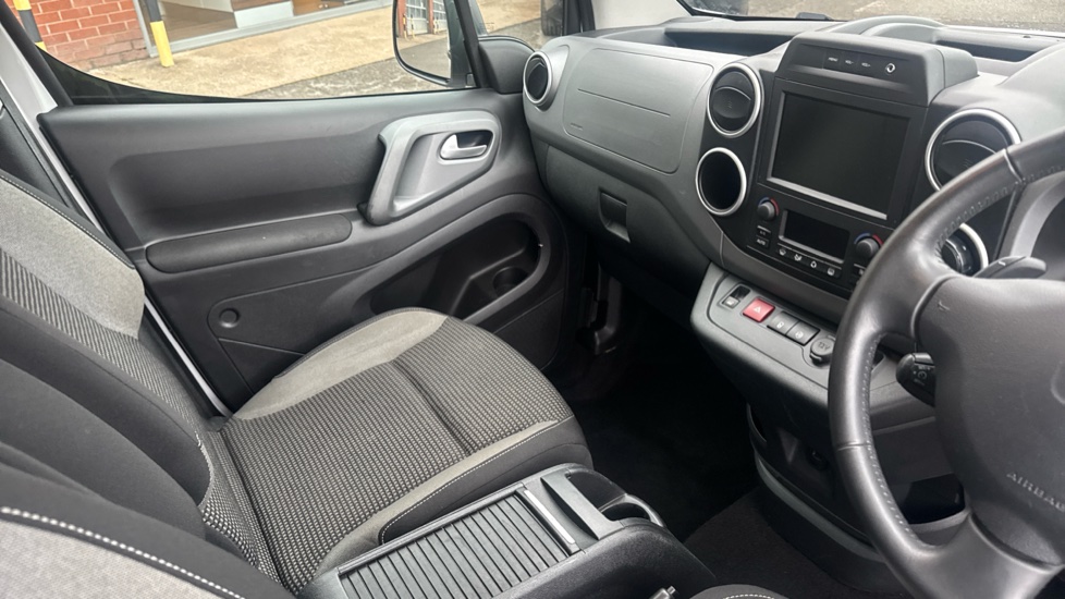 Peugeot Partner Tepee 1.6 BlueHDi 100 Outdoor 5dr ETG Diesel Estate - Image 14