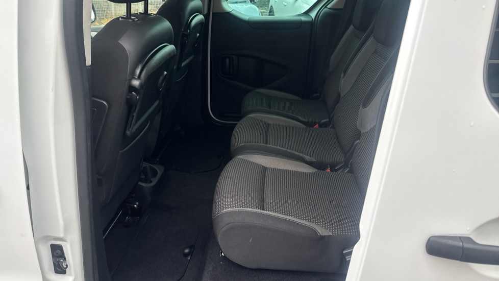 Peugeot Partner Tepee 1.6 BlueHDi 100 Outdoor 5dr ETG Diesel Estate - Image 16