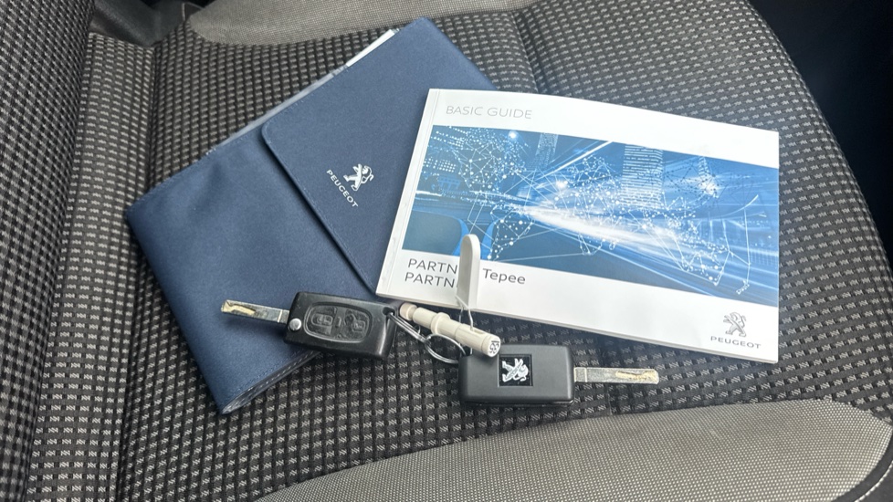 Peugeot Partner Tepee 1.6 BlueHDi 100 Outdoor 5dr ETG Diesel Estate - Image 19