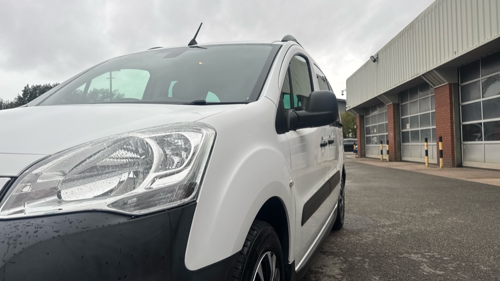 Peugeot Partner Tepee 1.6 BlueHDi 100 Outdoor 5dr ETG Diesel Estate - Image 23