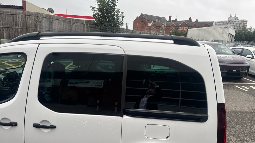 Peugeot Partner Tepee 1.6 BlueHDi 100 Outdoor 5dr ETG Diesel Estate - Image 24