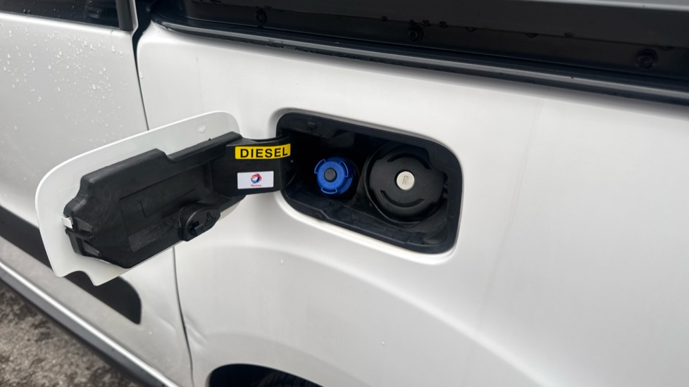 Peugeot Partner Tepee 1.6 BlueHDi 100 Outdoor 5dr ETG Diesel Estate - Image 25