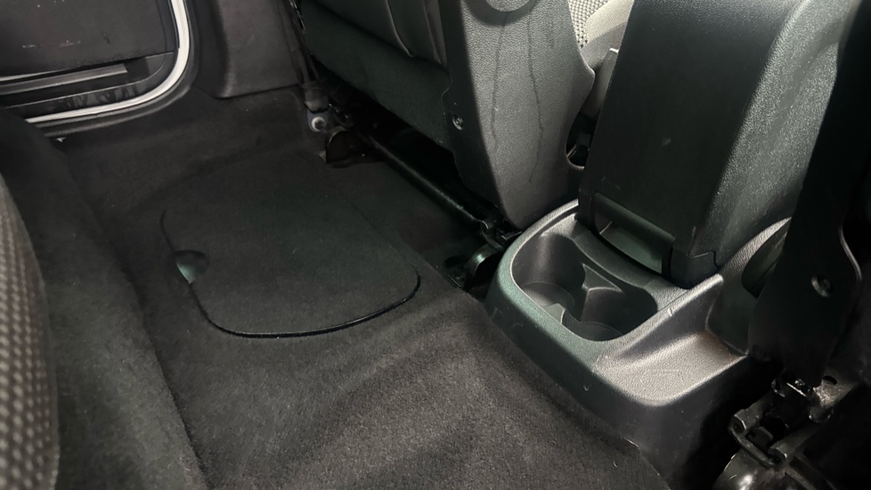 Peugeot Partner Tepee 1.6 BlueHDi 100 Outdoor 5dr ETG Diesel Estate - Image 30