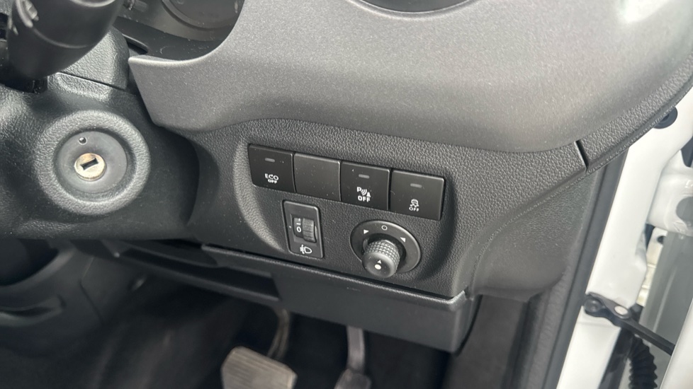 Peugeot Partner Tepee 1.6 BlueHDi 100 Outdoor 5dr ETG Diesel Estate - Image 33