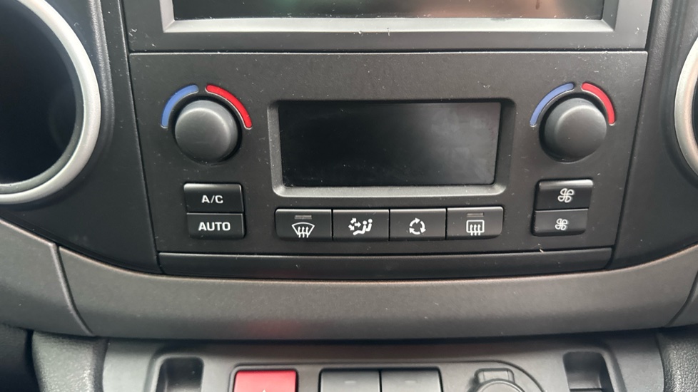 Peugeot Partner Tepee 1.6 BlueHDi 100 Outdoor 5dr ETG Diesel Estate - Image 36