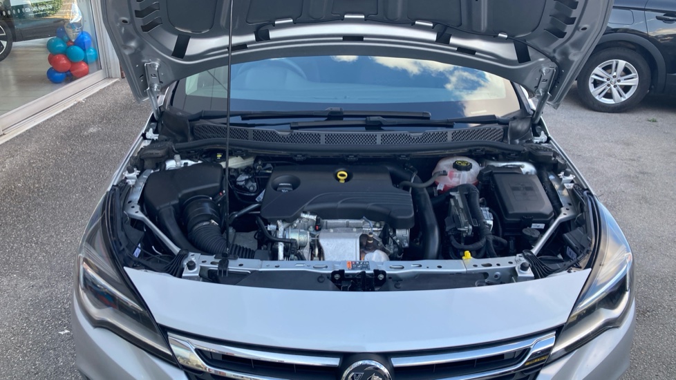 Vauxhall Astra 1.0T ecoTEC Design 5dr Petrol Hatchback - Image 8