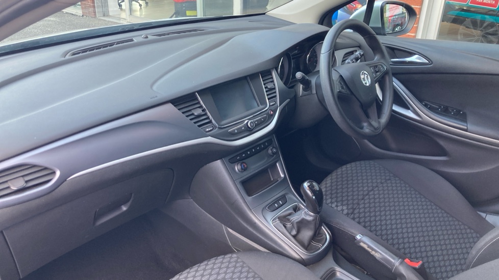 Vauxhall Astra 1.0T ecoTEC Design 5dr Petrol Hatchback - Image 9