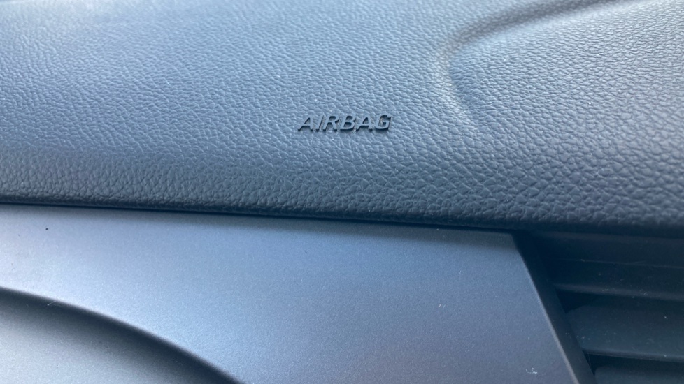 Vauxhall Astra 1.0T ecoTEC Design 5dr Petrol Hatchback - Image 40