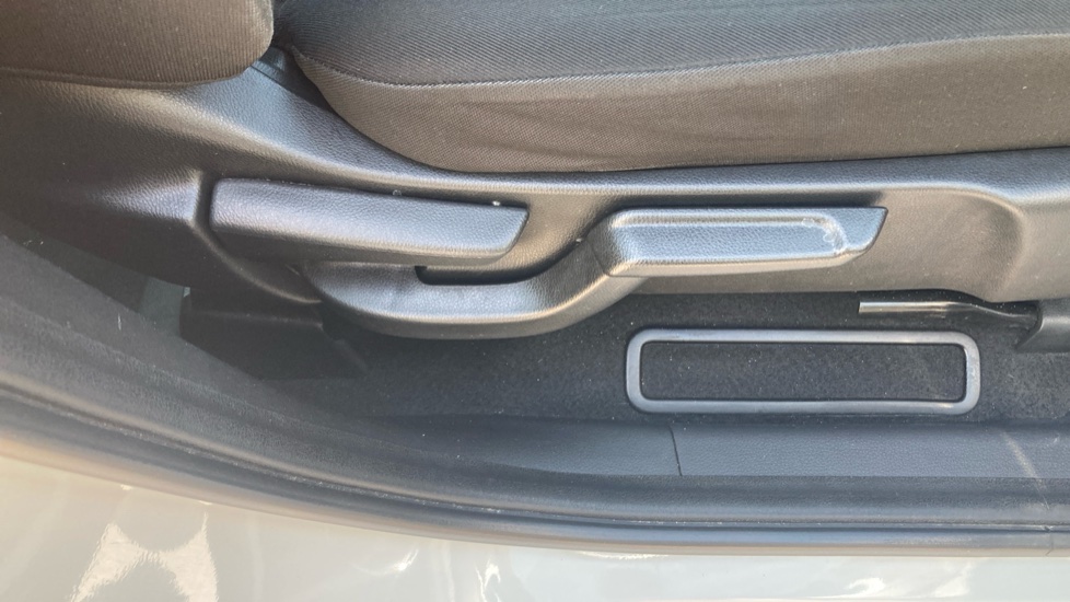Honda HR-V 1.5 i-VTEC SE 5dr Petrol Hatchback - Image 44