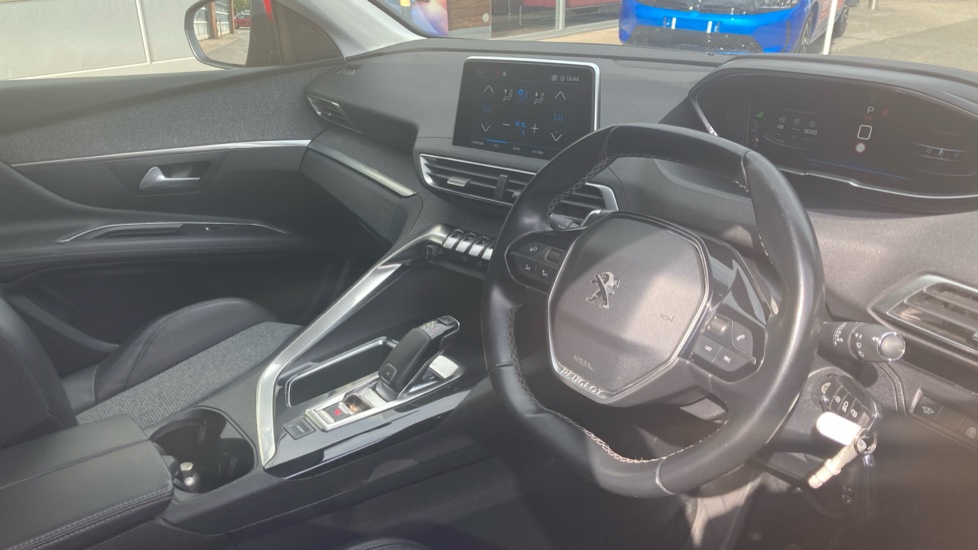 Peugeot 3008 1.2 Puretech Allure 5dr EAT6 Petrol Estate - Image 11