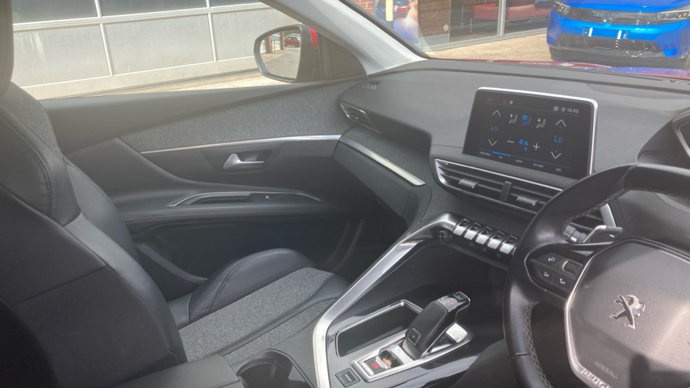 Peugeot 3008 1.2 Puretech Allure 5dr EAT6 Petrol Estate - Image 14