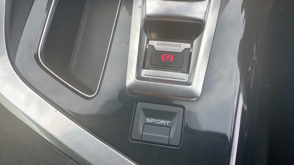 Peugeot 3008 1.2 Puretech Allure 5dr EAT6 Petrol Estate - Image 21