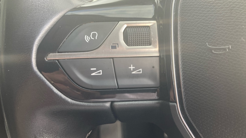 Peugeot 3008 1.2 Puretech Allure 5dr EAT6 Petrol Estate - Image 23