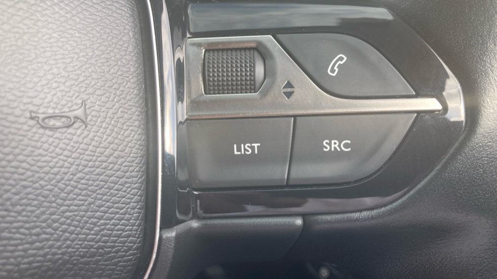 Peugeot 3008 1.2 Puretech Allure 5dr EAT6 Petrol Estate - Image 24