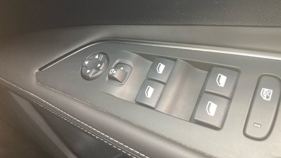 Peugeot 3008 1.2 Puretech Allure 5dr EAT6 Petrol Estate - Image 30