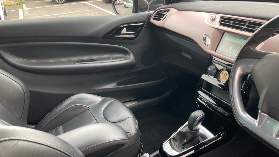 DS 3 1.2 PureTech Givenchy Le Makeup 3dr EAT6 Petrol Hatchback - Image 14