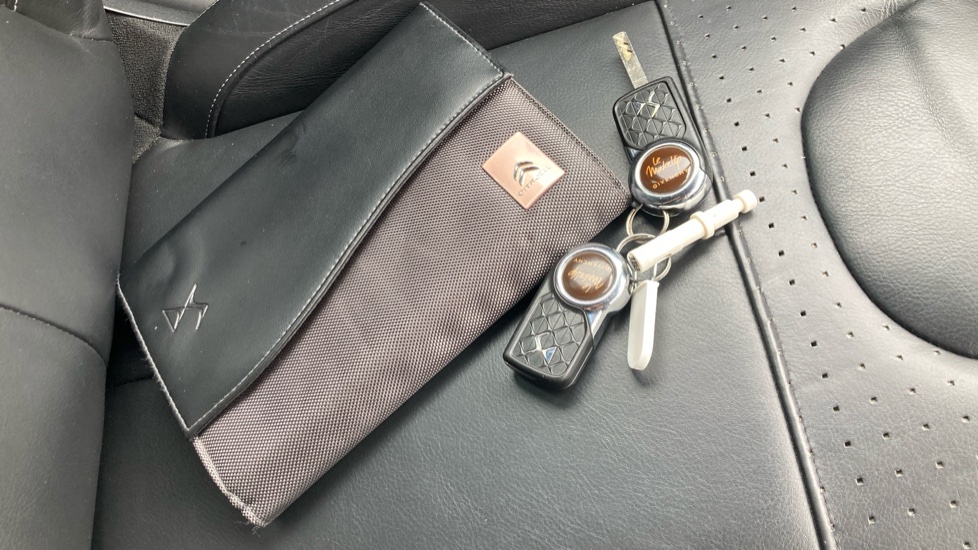 DS 3 1.2 PureTech Givenchy Le Makeup 3dr EAT6 Petrol Hatchback - Image 19