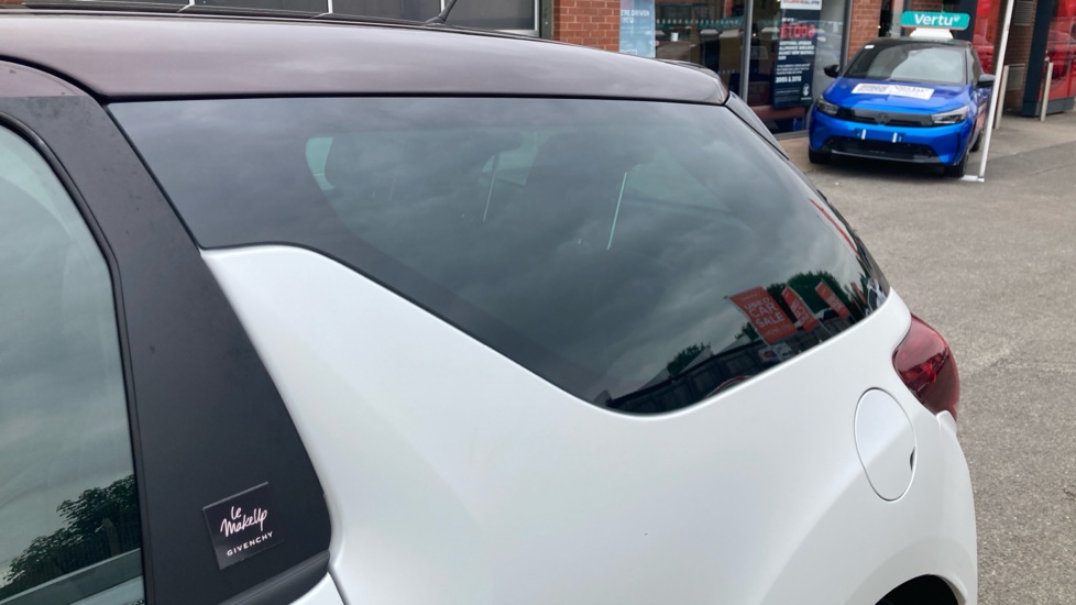 DS 3 1.2 PureTech Givenchy Le Makeup 3dr EAT6 Petrol Hatchback - Image 29