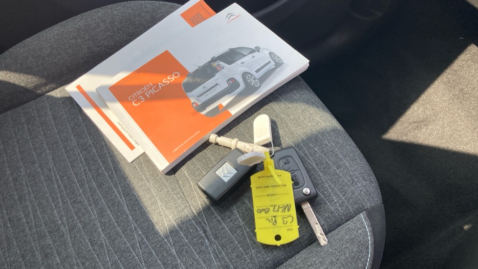 Citroen C3 Picasso 1.2 PureTech Platinum 5dr Petrol Estate - Image 19