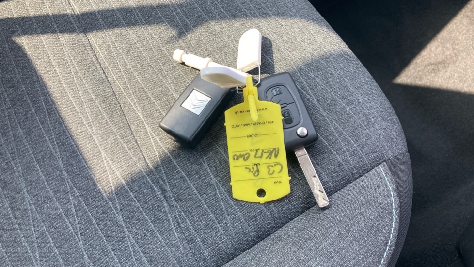 Citroen C3 Picasso 1.2 PureTech Platinum 5dr Petrol Estate - Image 20