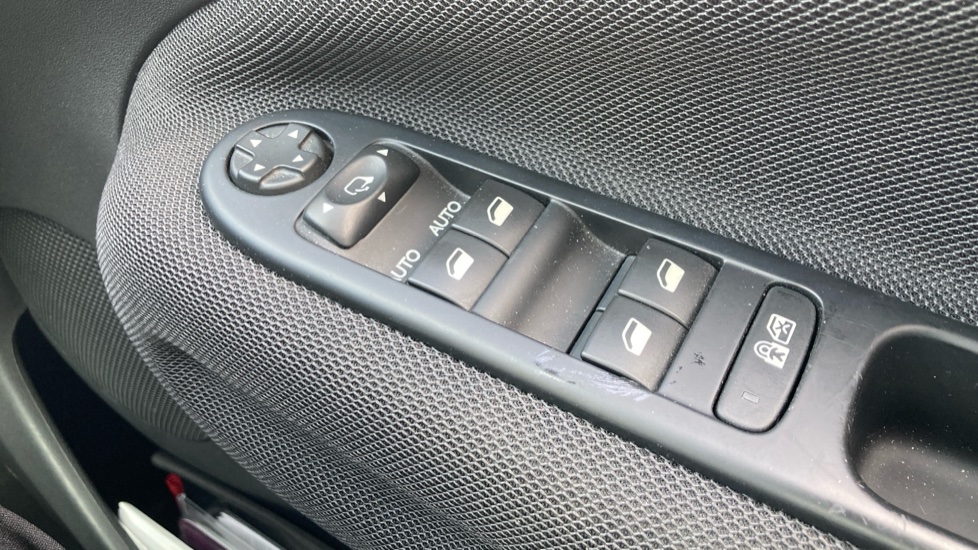 Citroen C3 Picasso 1.2 PureTech Platinum 5dr Petrol Estate - Image 28