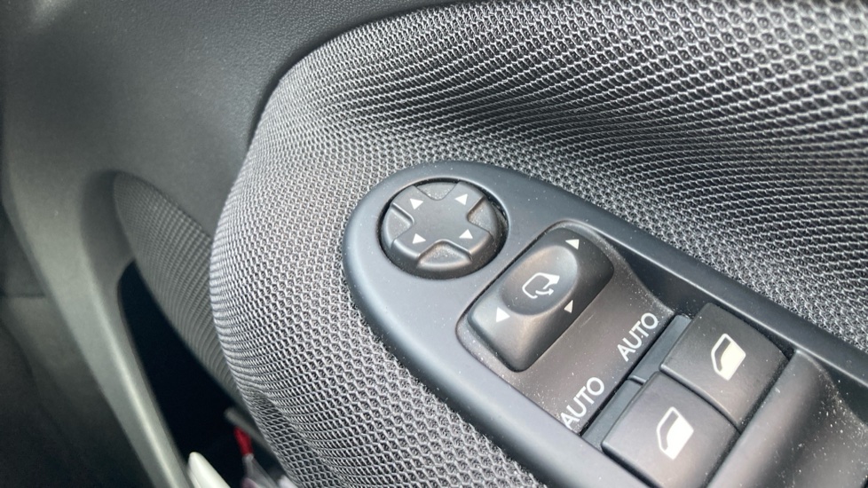 Citroen C3 Picasso 1.2 PureTech Platinum 5dr Petrol Estate - Image 29